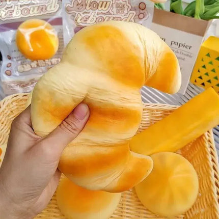 Squishy De Pan Cuernito Croissant Juguete Antiestres Suave