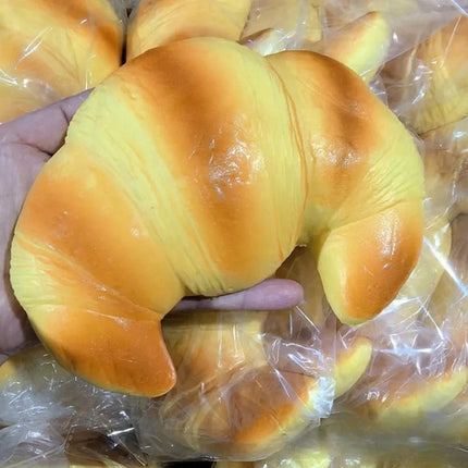 Squishy De Pan Cuernito Croissant Juguete Antiestres Suave